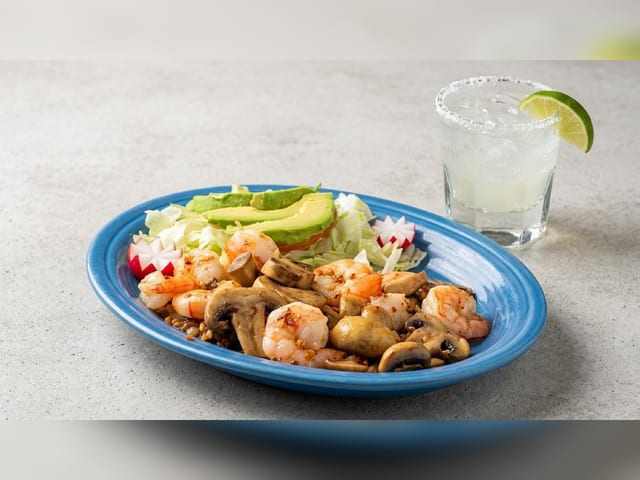 Camarones al Mojo de Ajo (Garlic Butter Shrimp).