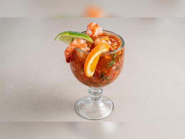 Cóctel de Camarones (Shrimp Cocktail).
