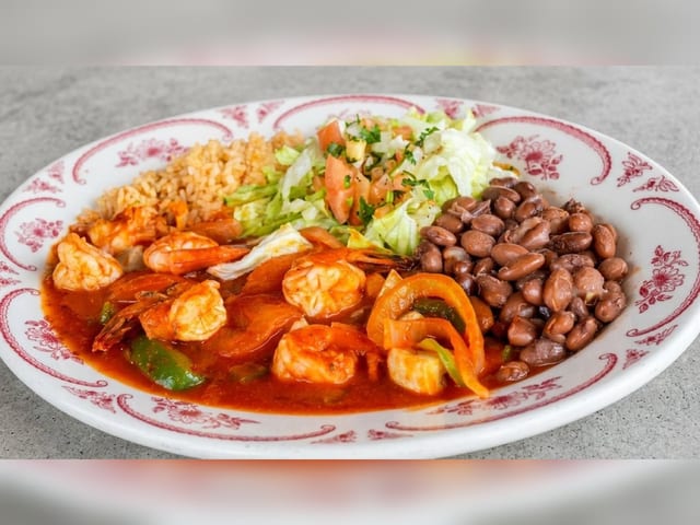 Camarones Rancheros (Shrimp in Tomato Sauce).