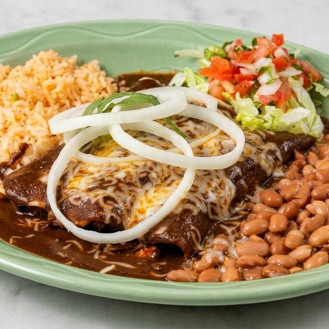 2 Enchiladas en Mole.