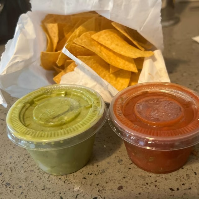Guacamole, Chips & Salsa.